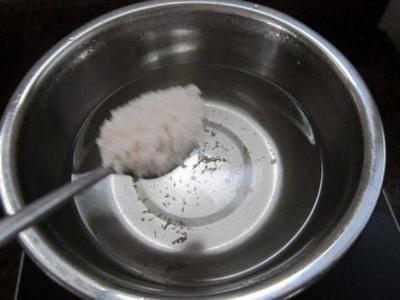 家常腌咸鴨蛋，簡單鹽與水，個個流油起沙，保存一年不壞